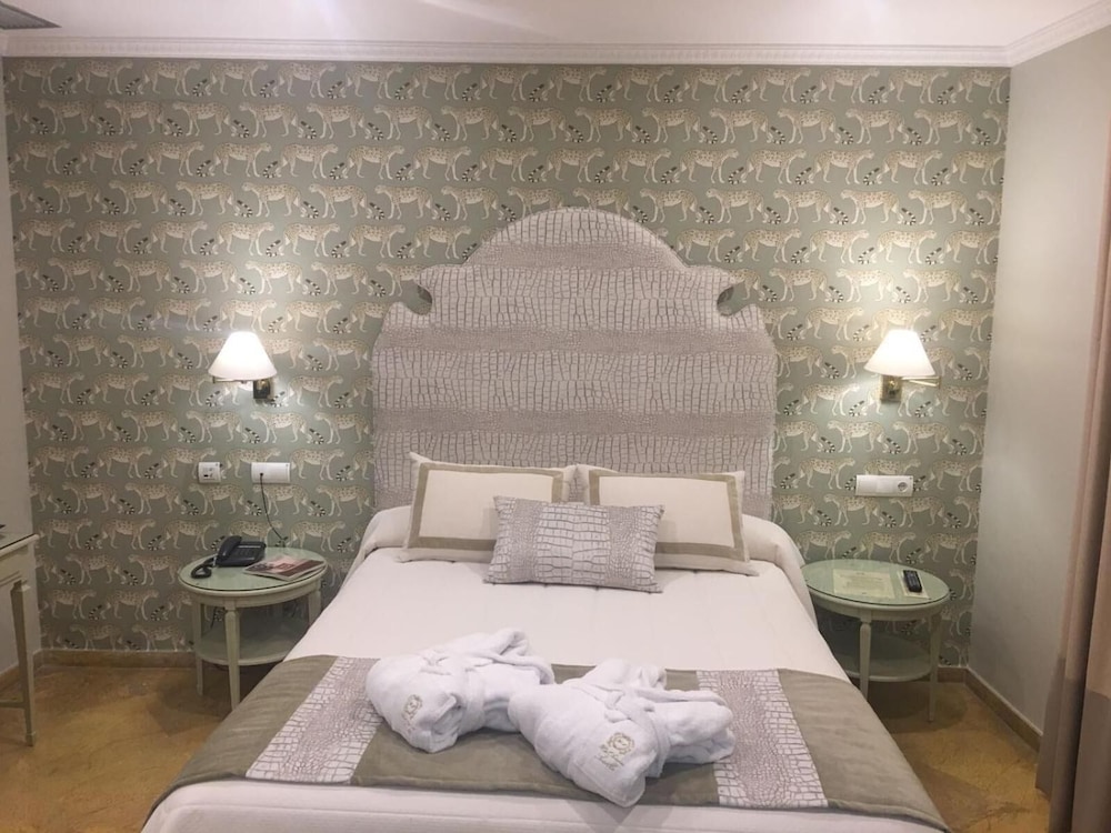 Standard Double Room - Photo 1