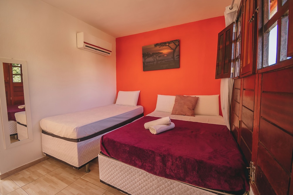 Economy Triple Room photo 2