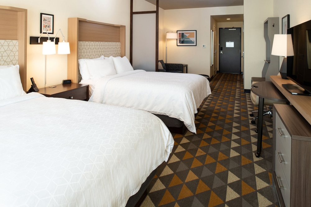 Suite, 2 Queen Beds - Photo 3