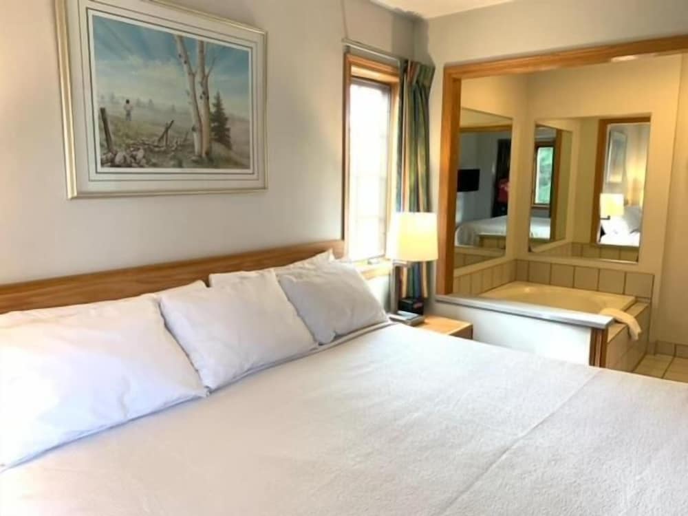 Honeymoon Suite, Courtyard View photo 1
