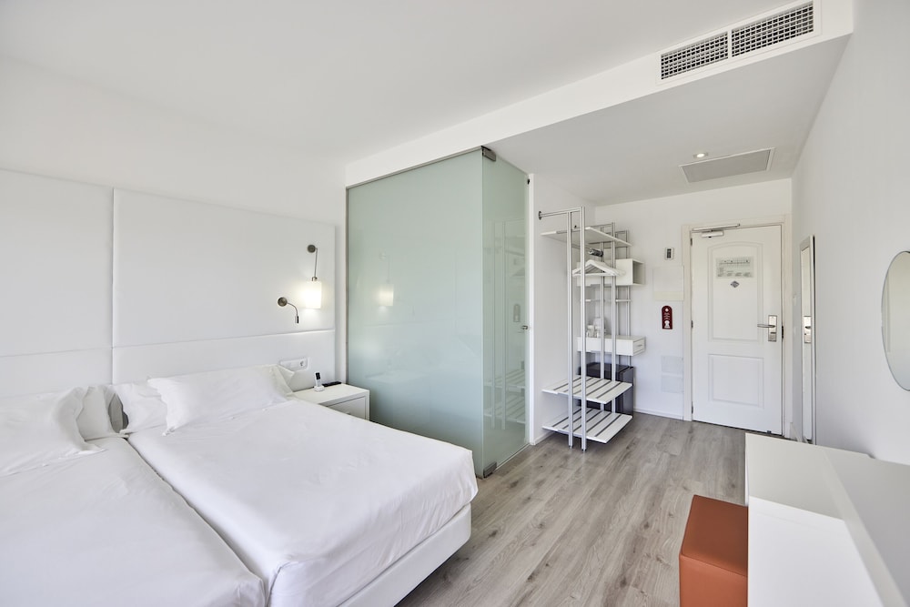 Twin Room, Balcony, Pool View - Photo 2