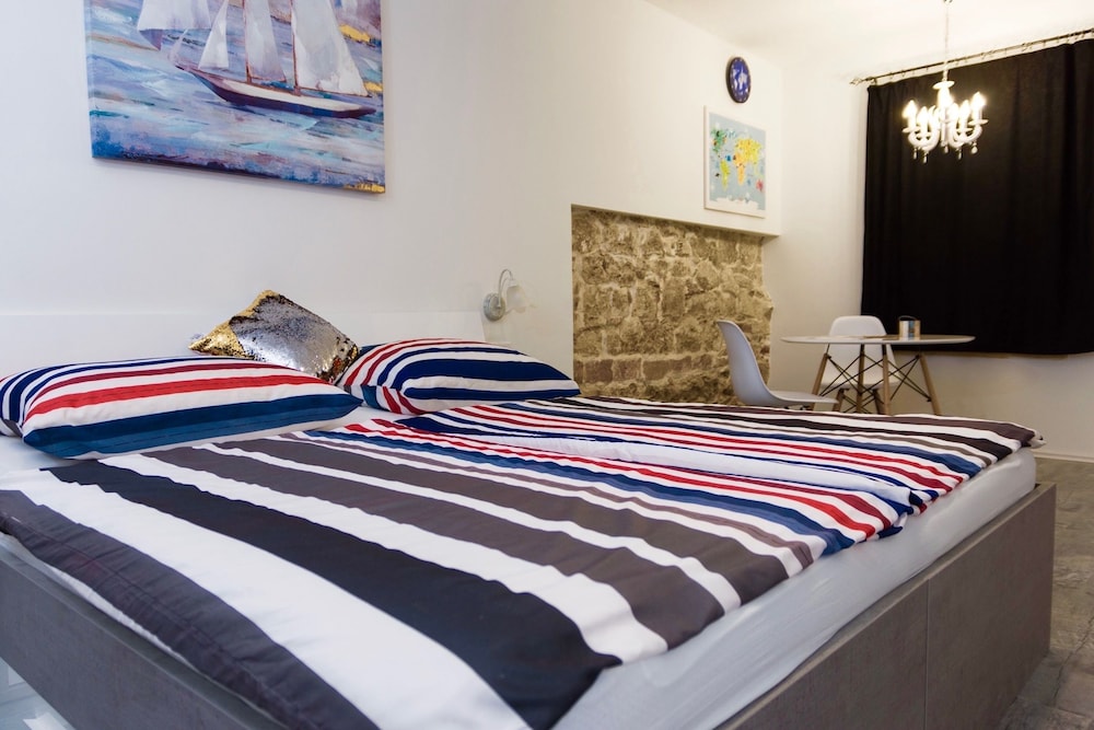 Superior Studio, 1 King Bed photo 1