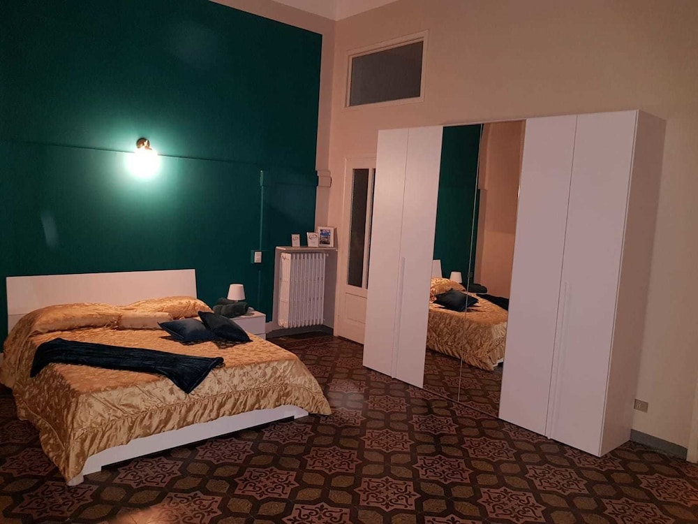 Classic Triple Room, Shared Bathroom