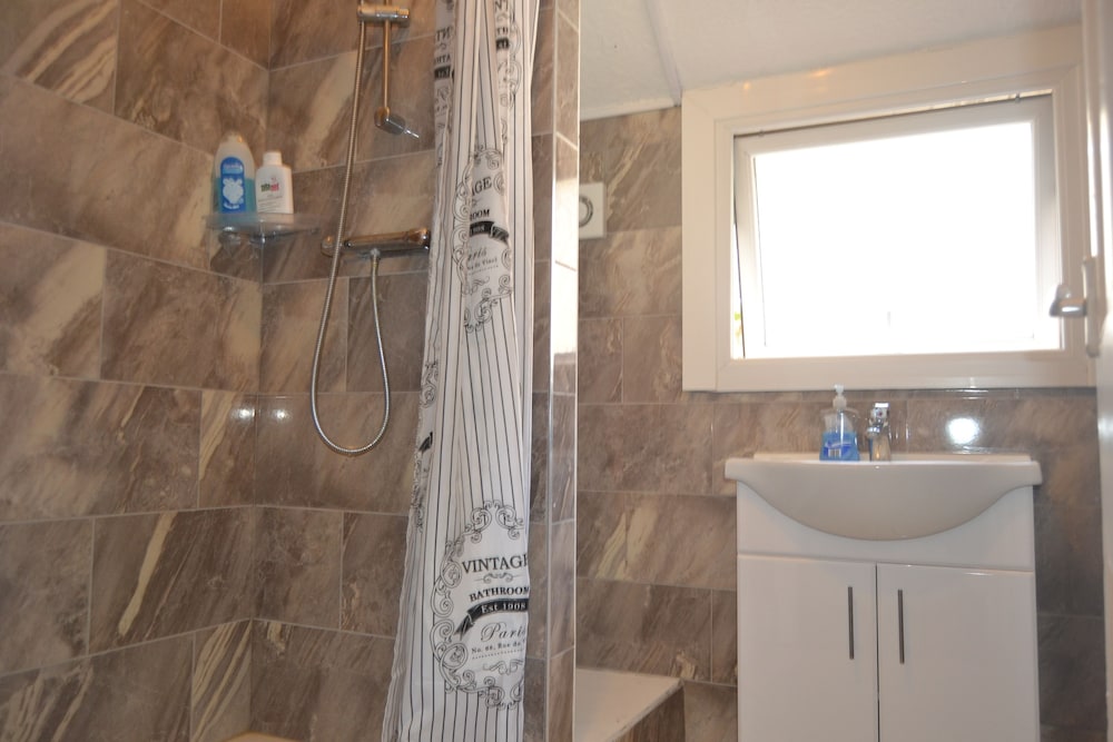 Single Room, Shared Bathroom photo 2