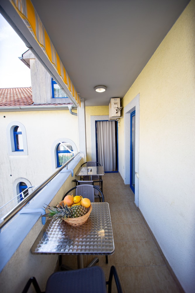 Comfort Apartment photo 2
