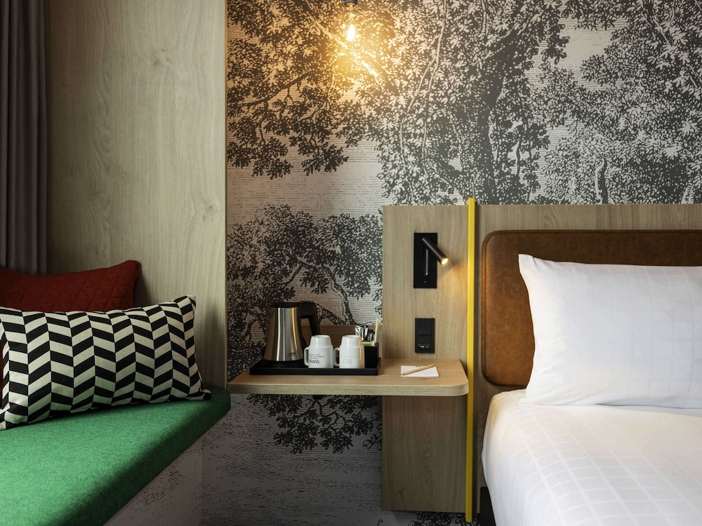 Deluxe Room, 1 Double Bed, Corner - Photo 5