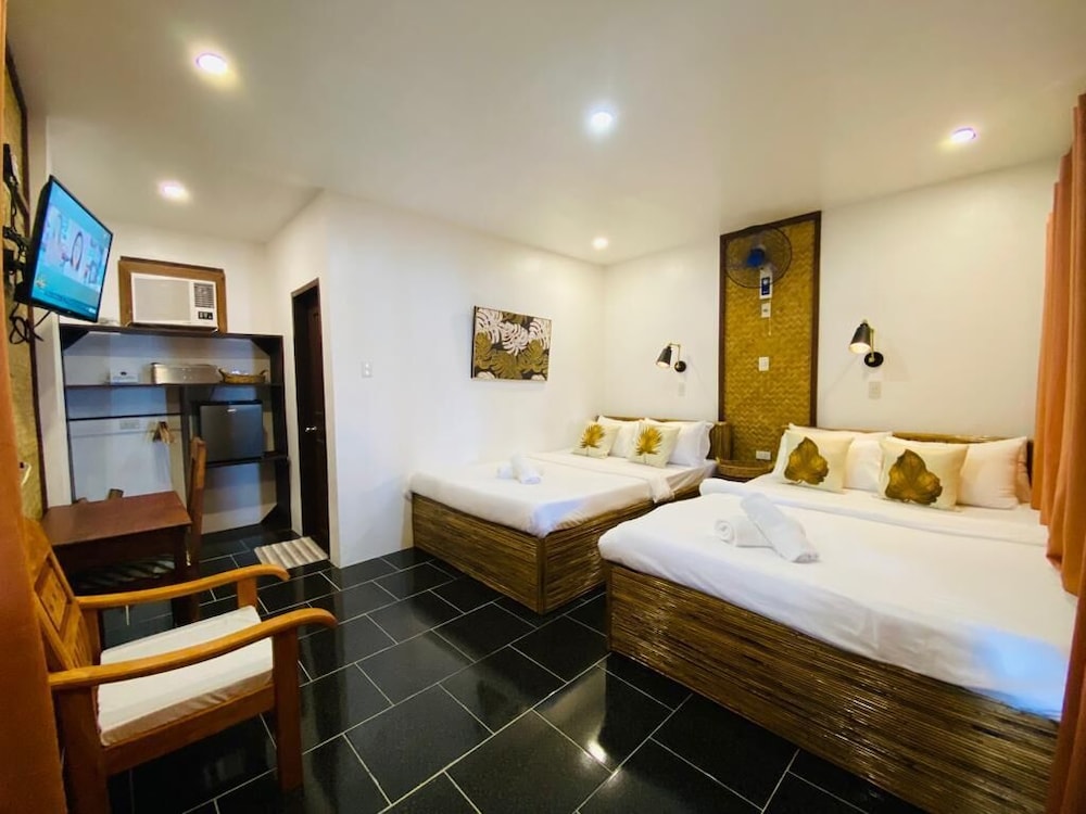 Family Room, Pool Access, Sea View photo 1