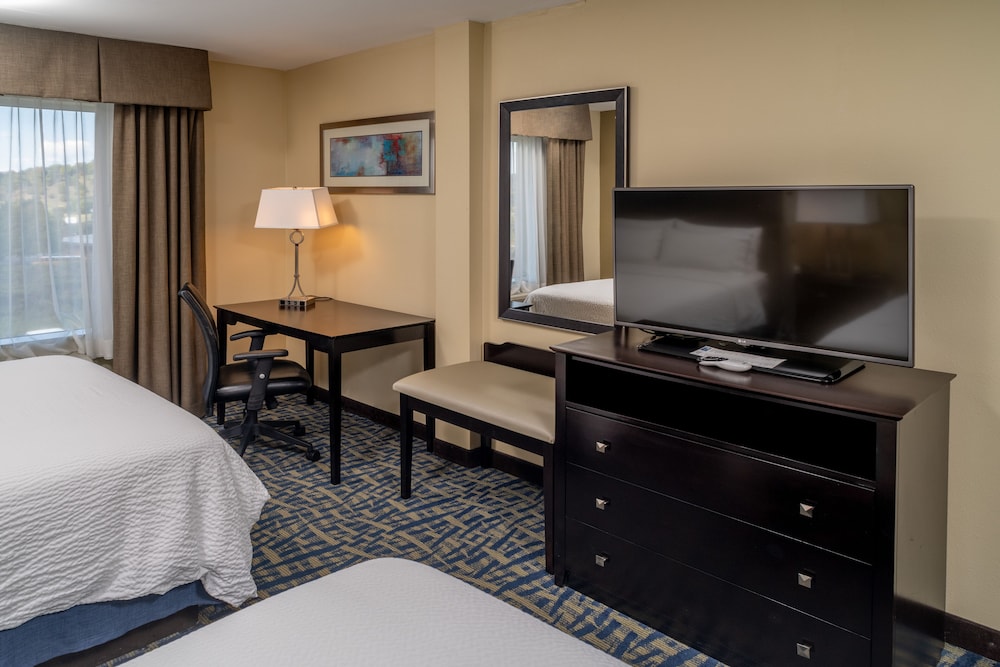 Suite, 2 Queen Beds, Accessible (Mobility, Accessible Tub) photo 2