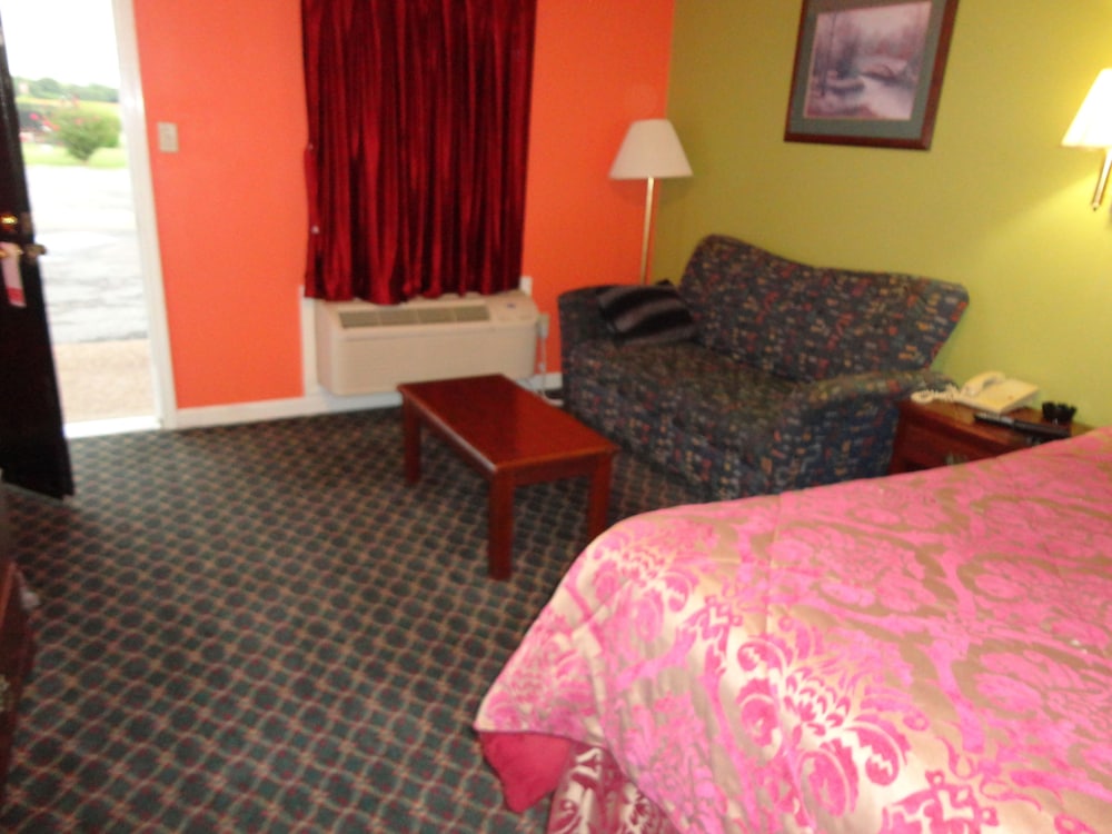 Standard Room, 1 King Bed, Non Smoking photo 3