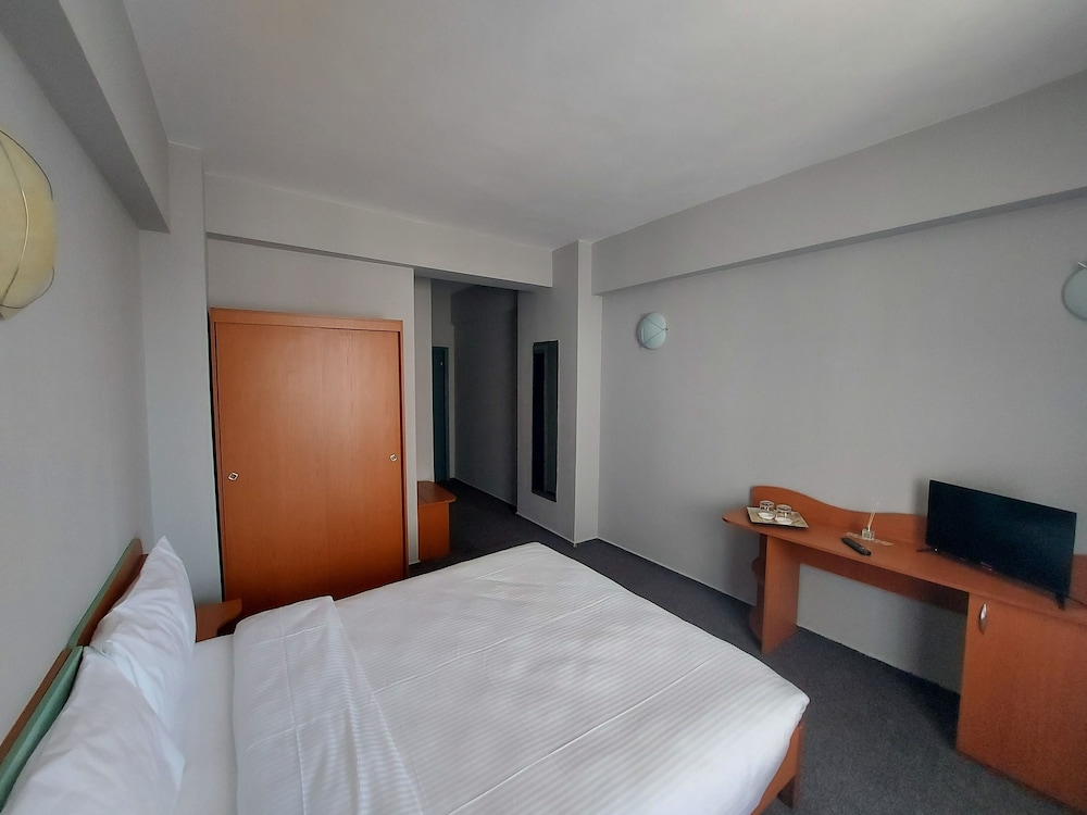 Economy Double Room photo 3