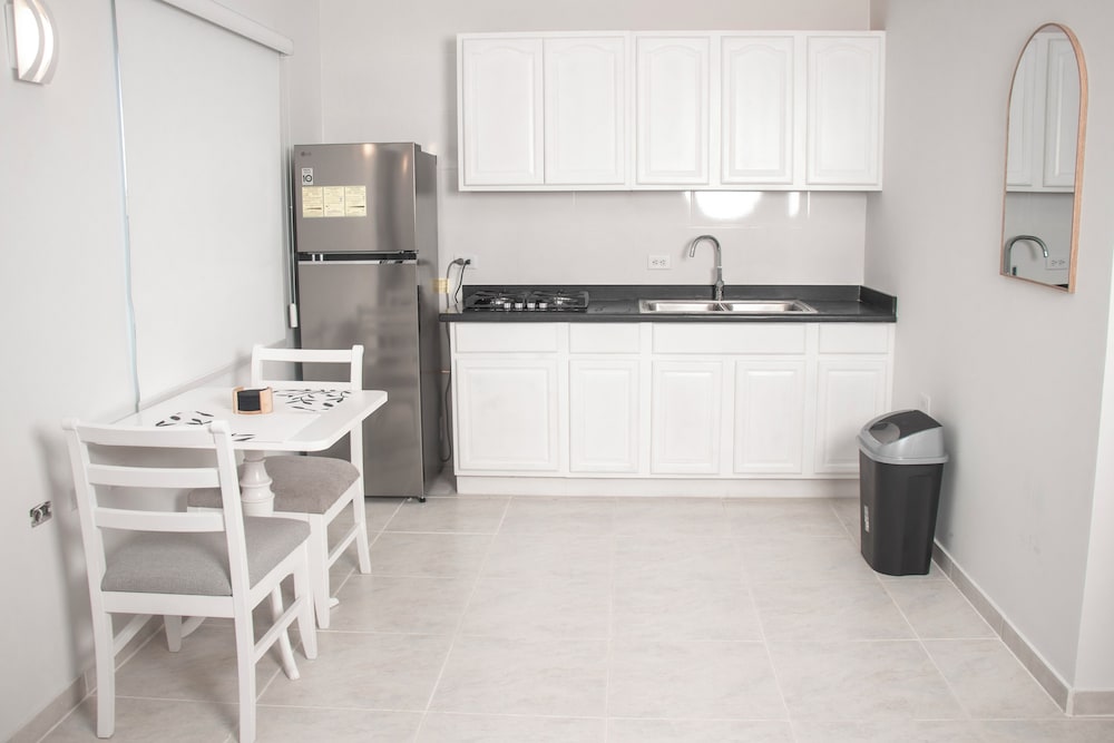 Comfort Studio Suite, 1 Bedroom, Kitchenette, Pool View APT 12 photo 3