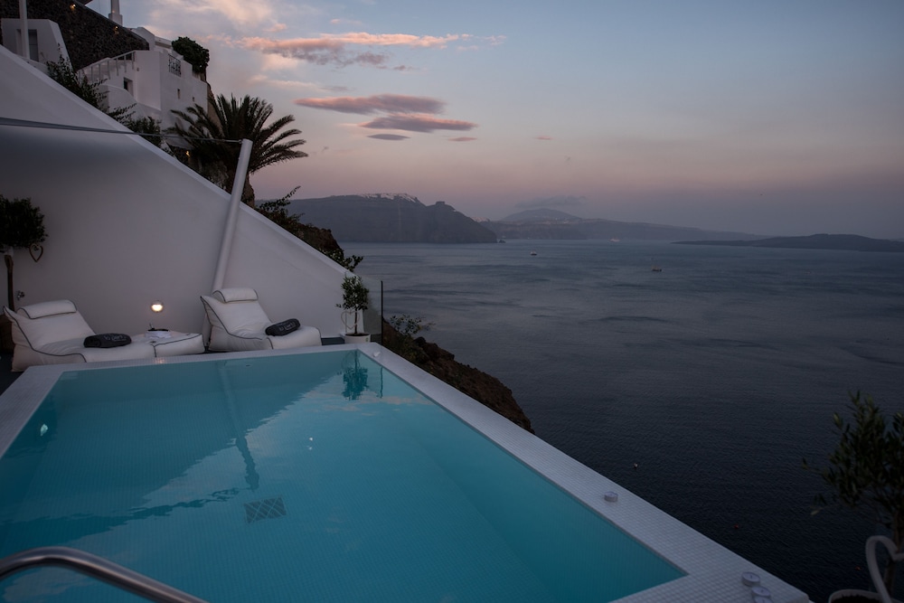 Deluxe Villa with Outdoor Private Heated Pool and Caldera View - Photo 5