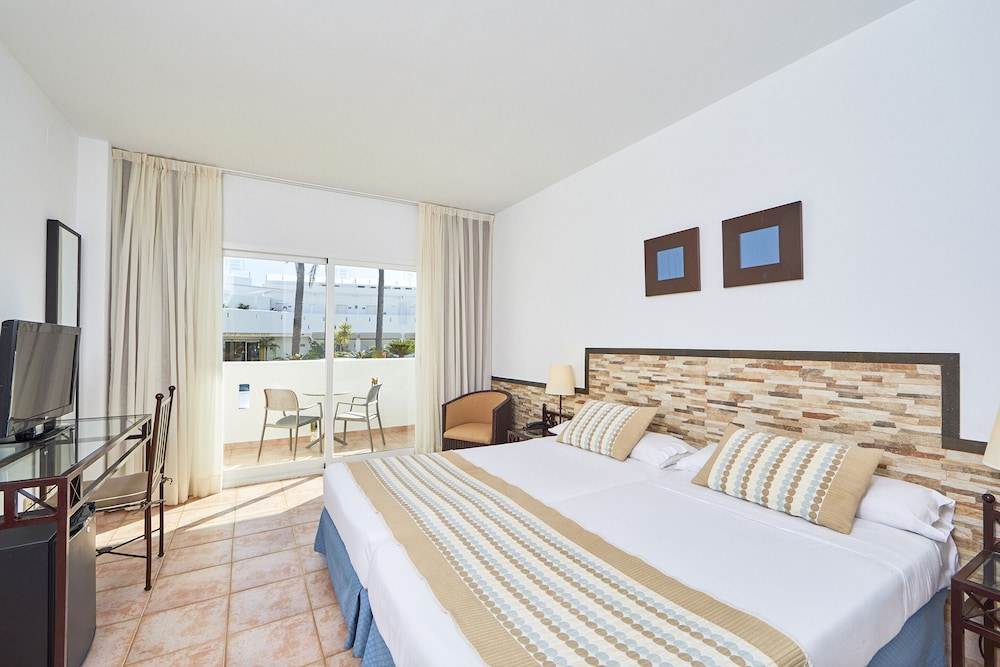 Habitación Doble con Balcón (2 adultos + 1 niño)