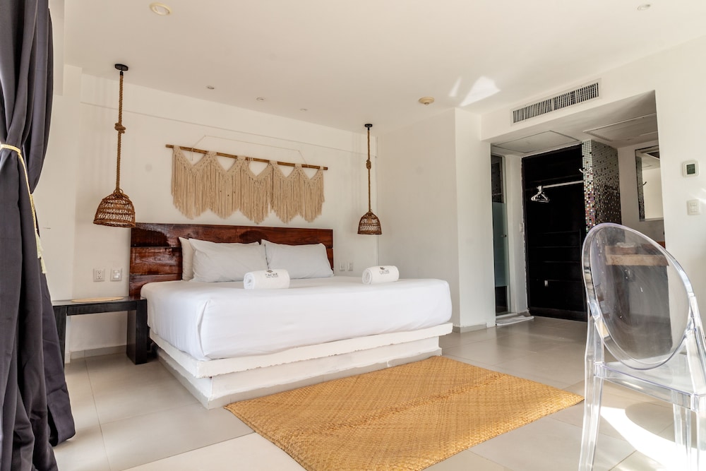 Presidential Suite, 1 King Bed, Terrace, Partial Ocean View