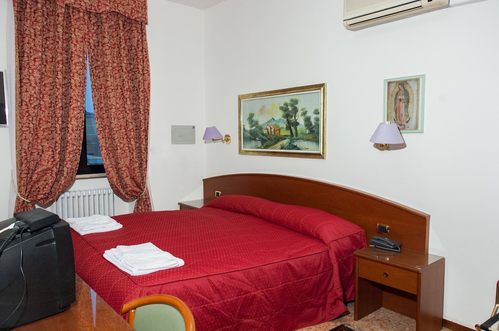 Basic Double or Twin Room photo 1