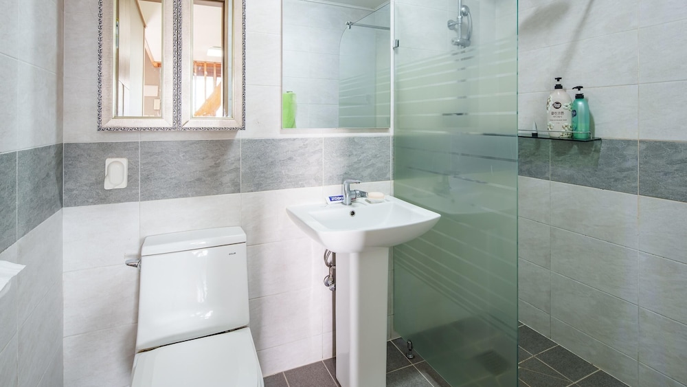 Basic Room, 1 Bedroom (1F 105, (bedroom1, Ondol1/56.2m² )) - Photo 2