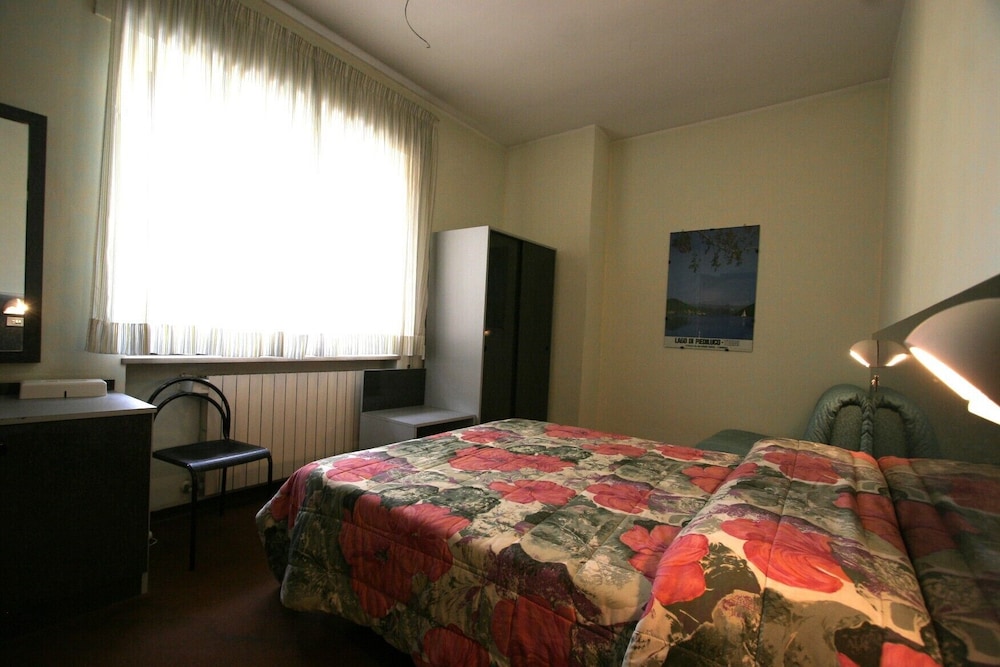 Standard Double or Twin Room photo 2