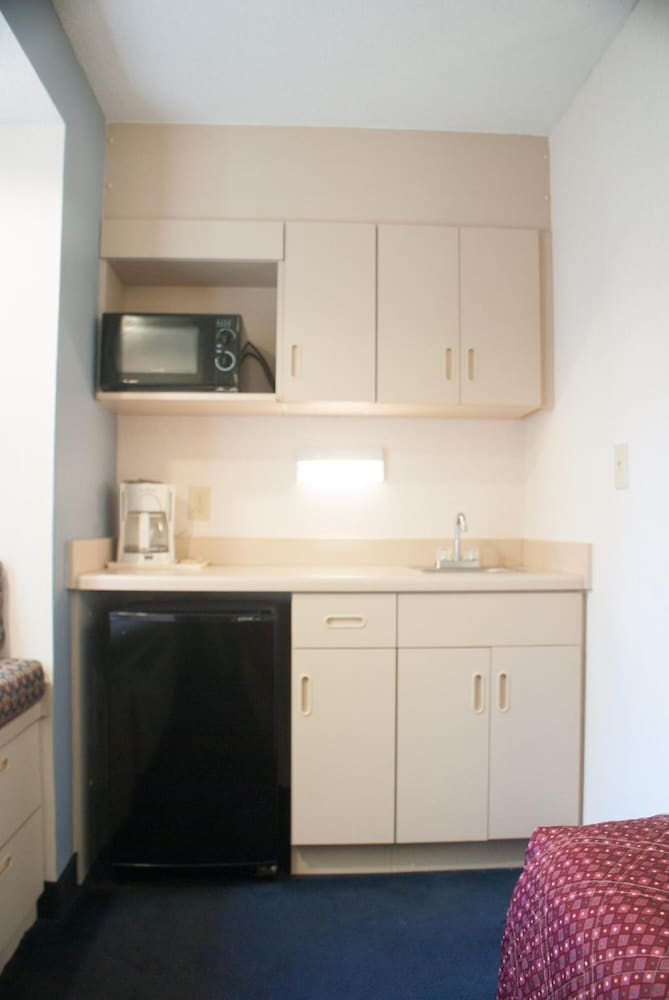 Signature Suite, 1 Queen Bed with Sofa bed photo 3