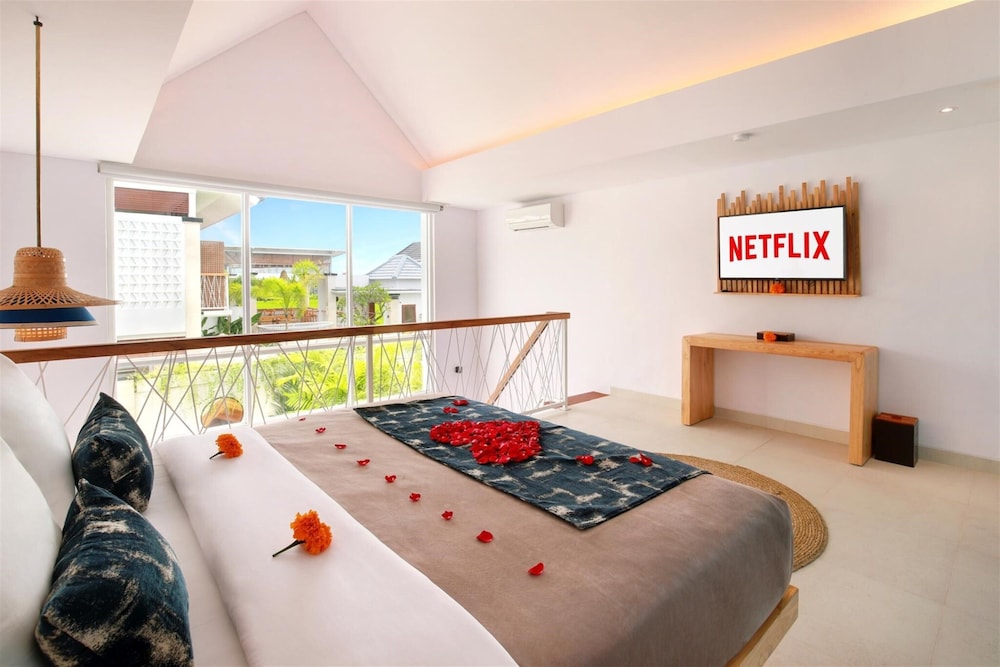 Royal Smart One Bedroom Villa with Private Pool - Photo 2