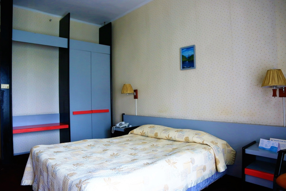 Single Room, 1 Twin Bed, Pool View photo 1