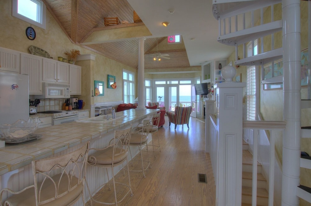 House, 5 Bedrooms photo 2