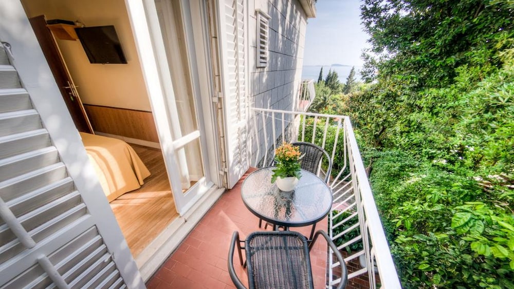 Superior Double or Twin Room, Balcony, Partial Sea View