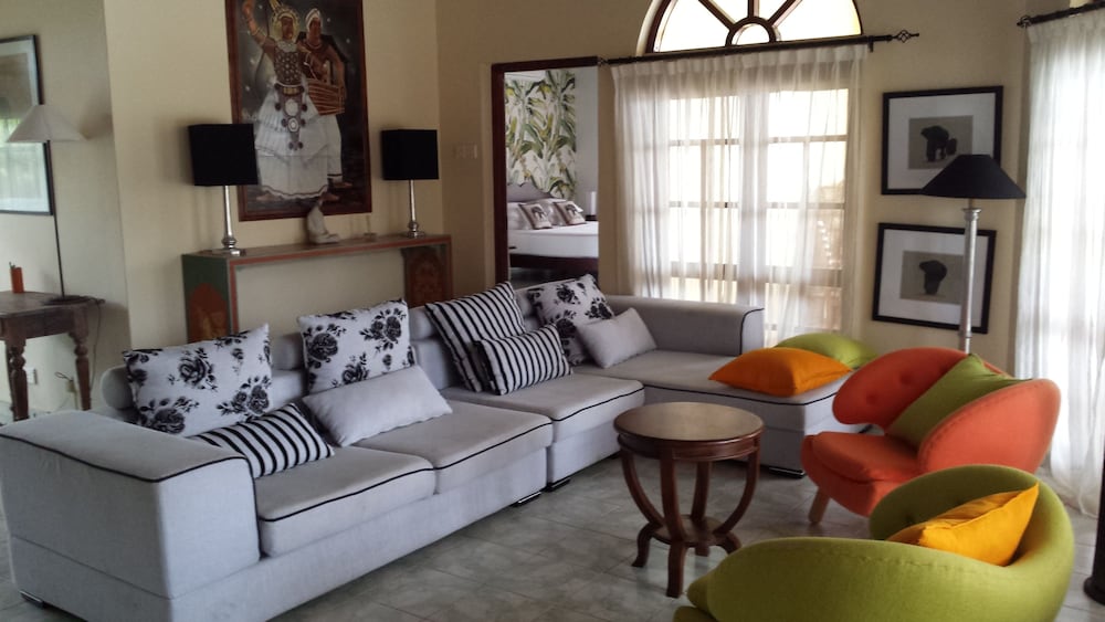 4-Bedroom Villa photo 1