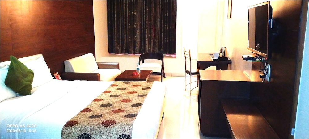 Classic Double Room, 1 Bedroom, Club Lounge Access photo 3