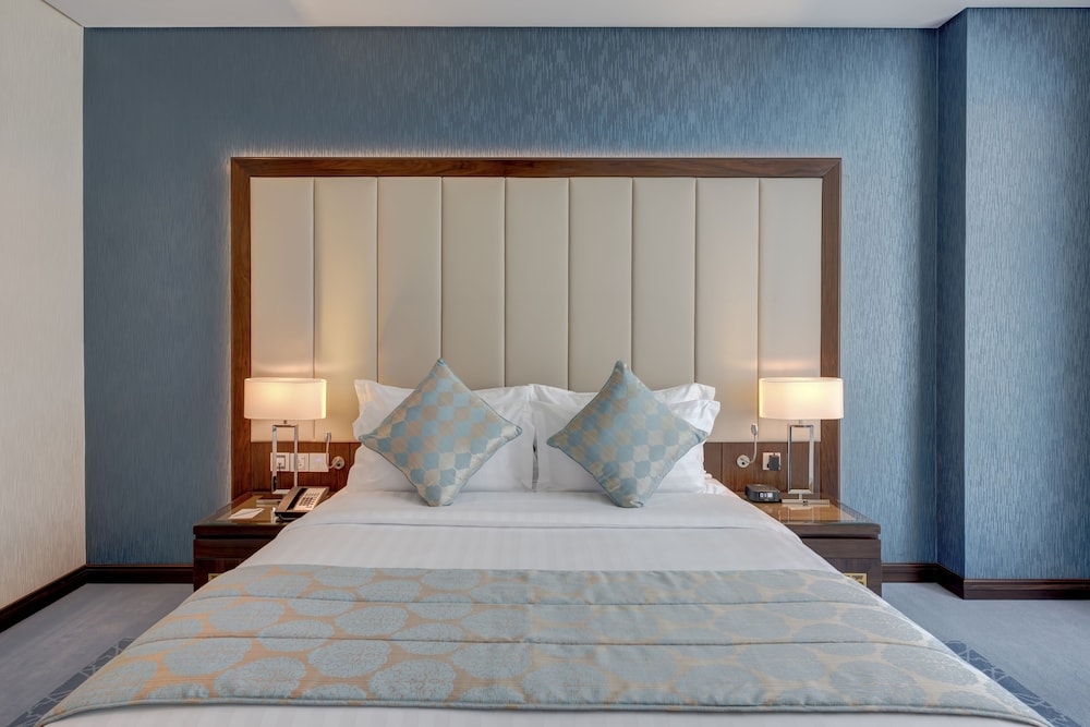 Two Bedroom Apartment City View thumbnail 5