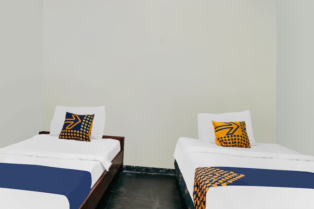 Economy Twin Room photo 2