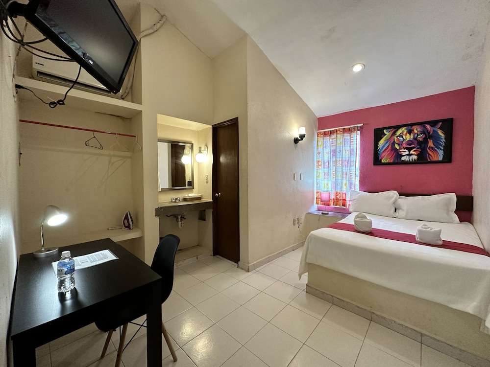 Standard Room, 1 Queen Bed, Air conditioning