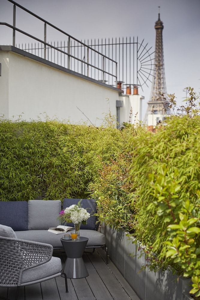 Eiffel Dome Spa Suite thumbnail 6