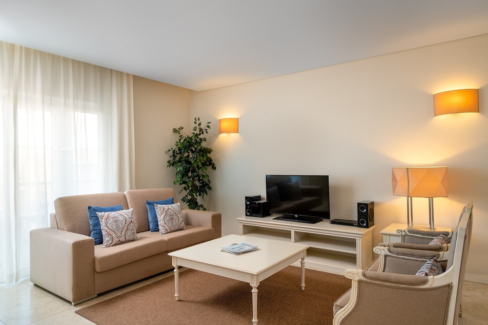 Suite, 1 Bedroom - Photo 2