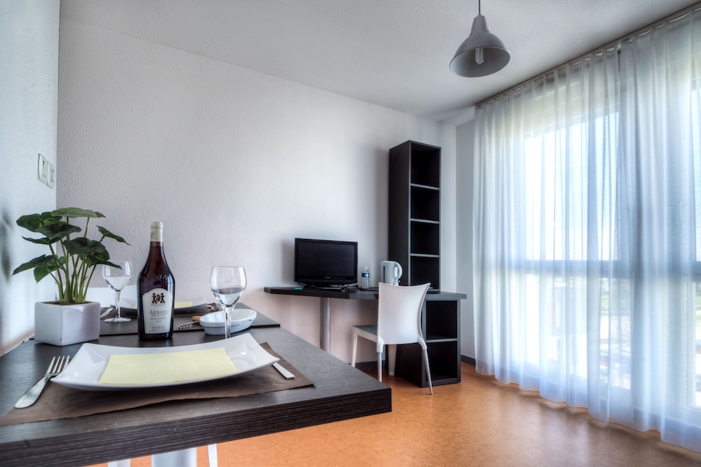 Standard Apartment - Photo 2