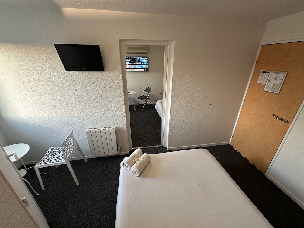 Standard Quadruple Room, City View