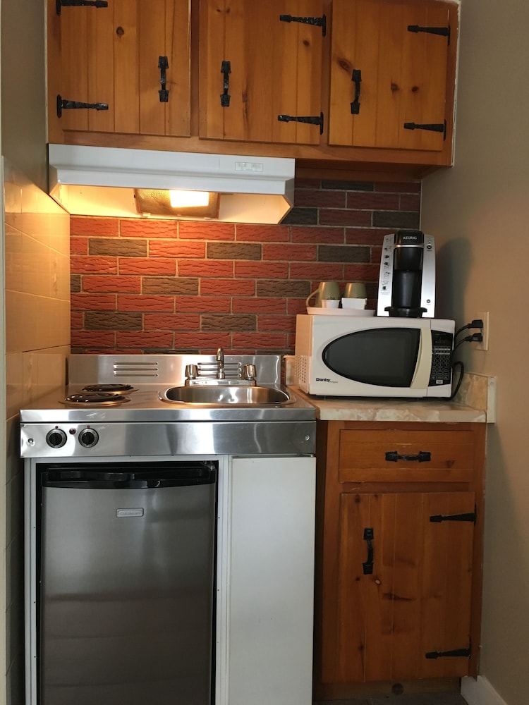 Standard Double Room, 1 Queen Bed, Non Smoking, Kitchenette