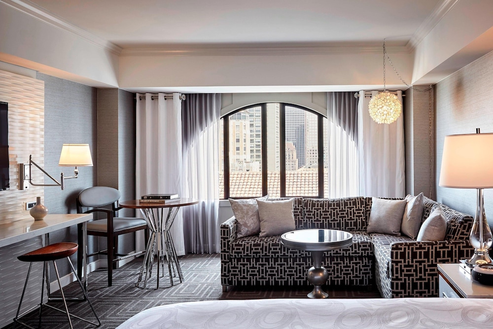 Studio Suite, 1 King Bed with Sofa bed