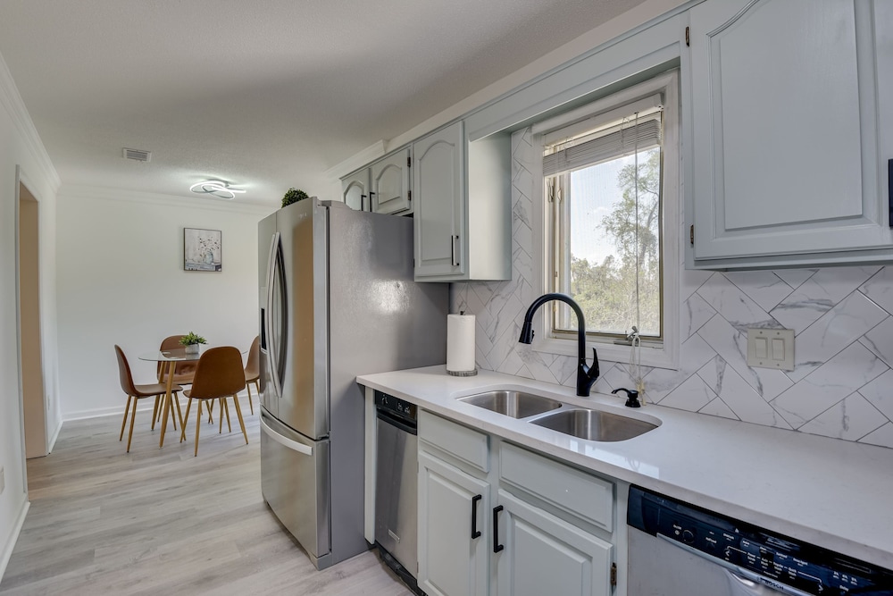 Signature Townhome, 3 Bedrooms, Balcony, River View photo 3
