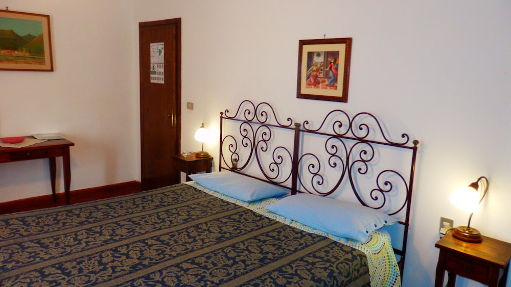 Classic Double Room Single Use photo 2