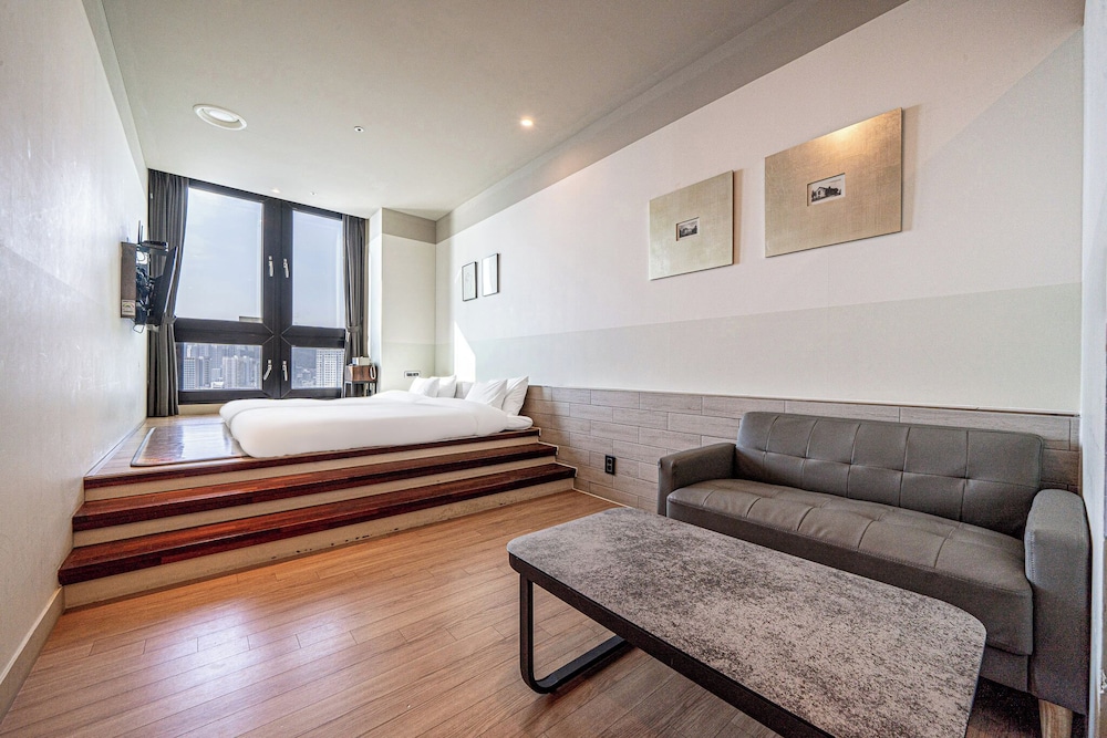 3rd Avenue - Ocean Floor photo 3