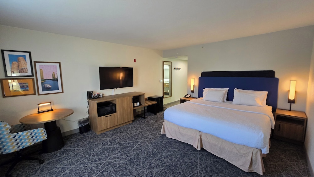 Studio, 1 King Bed, Non Smoking - Photo 2