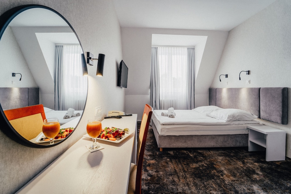 Standard Twin Room - Photo 6