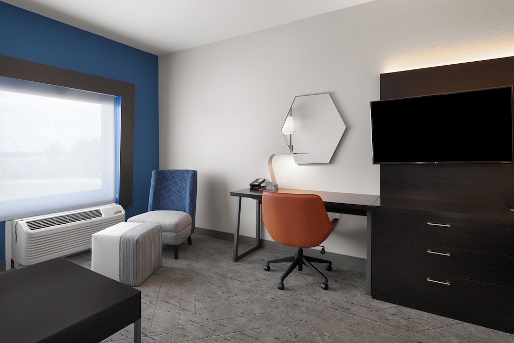 Suite, 1 King Bed with Sofa bed, Accessible (Communications) photo 3