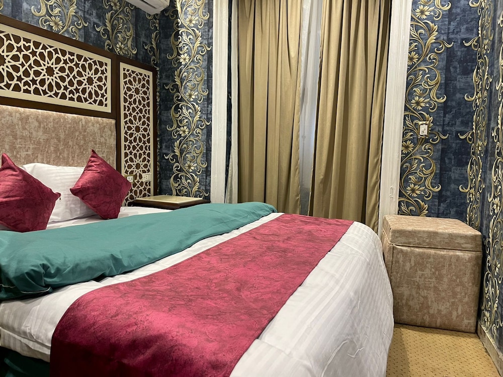 Deluxe Double or Twin Room, 2 Bedrooms, City View with Balcony thumbnail 6