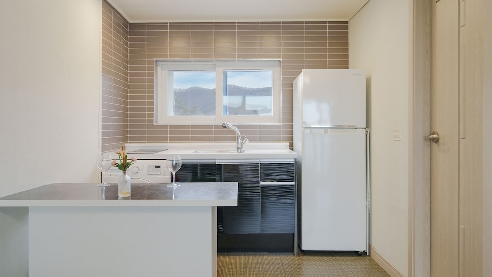 Basic Room, 1 Bedroom (white 201) - Photo 4