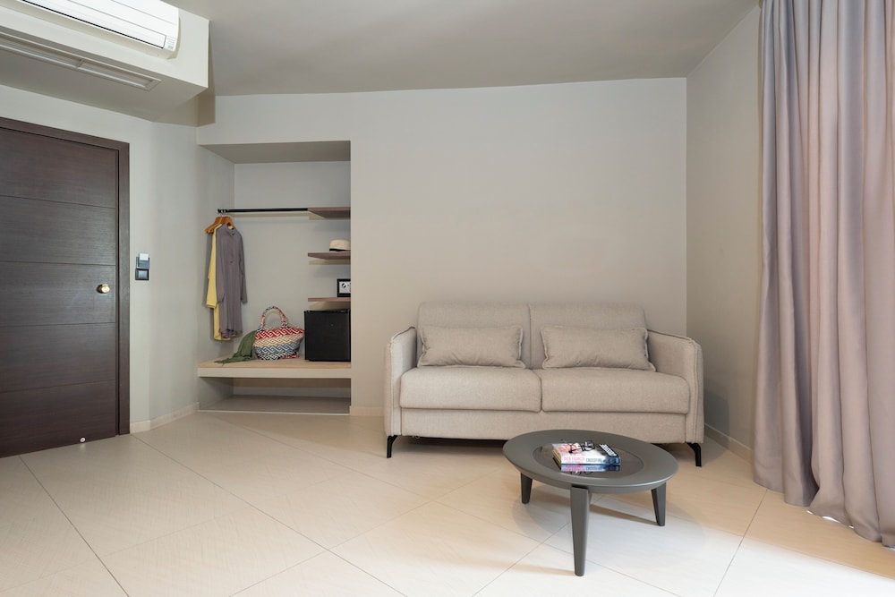 Junior Studio Suite photo 2