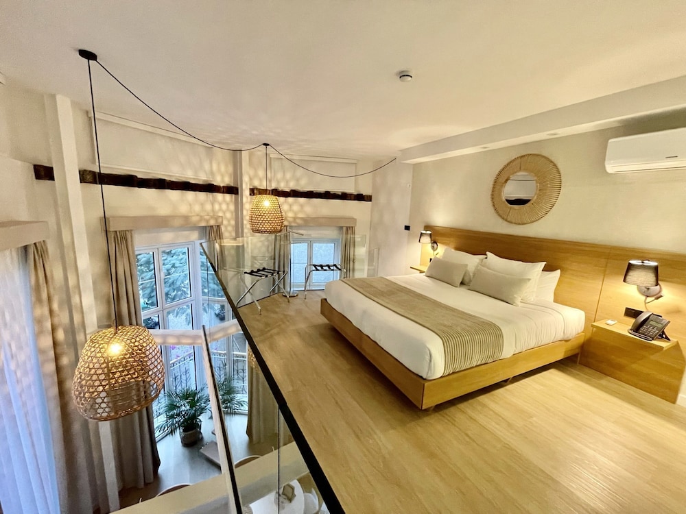 Loft Supreme Executive - Photo 5