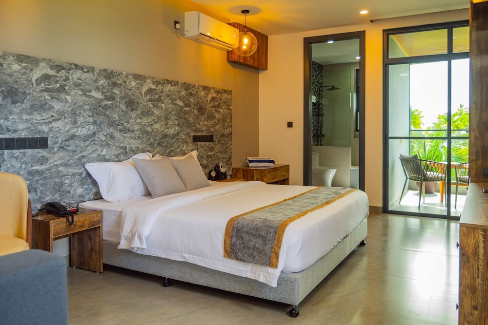 Deluxe Room - Photo 5