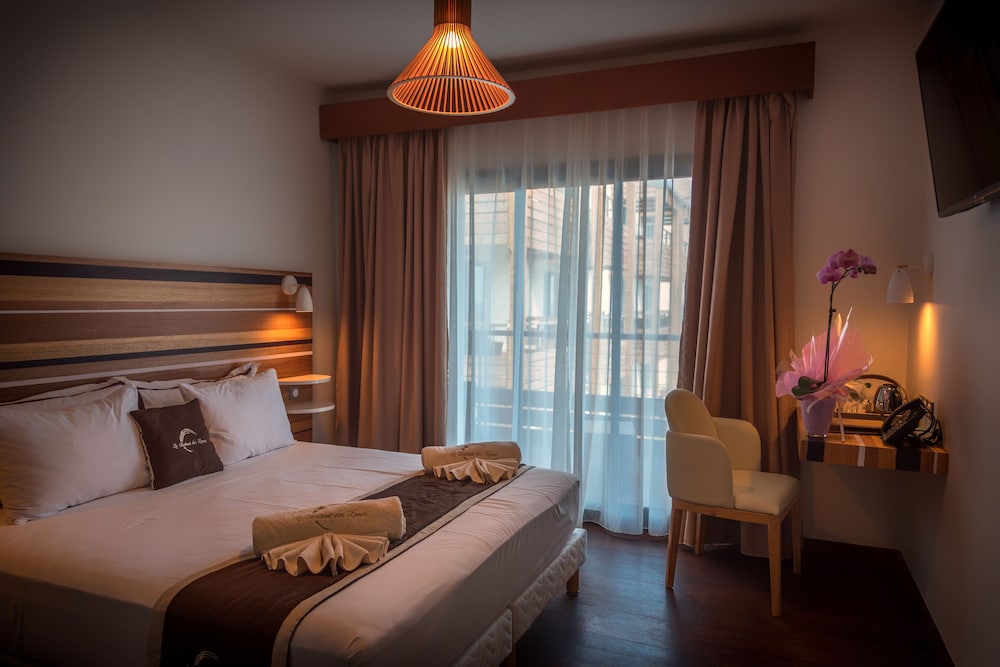 Superior Double or Twin Room, Pool View photo 1