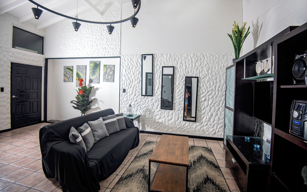 Exclusive Quadruple Room - Photo 4